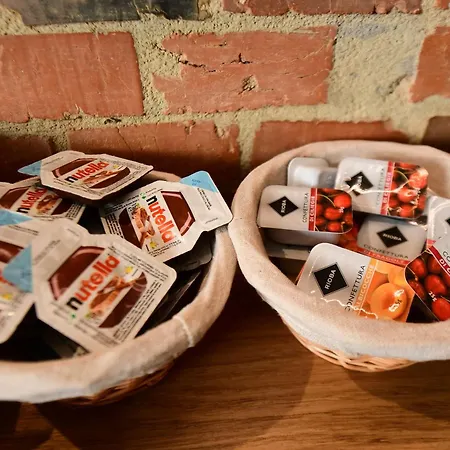 Little Italy Ex Chiesa S Donato 호스텔 *