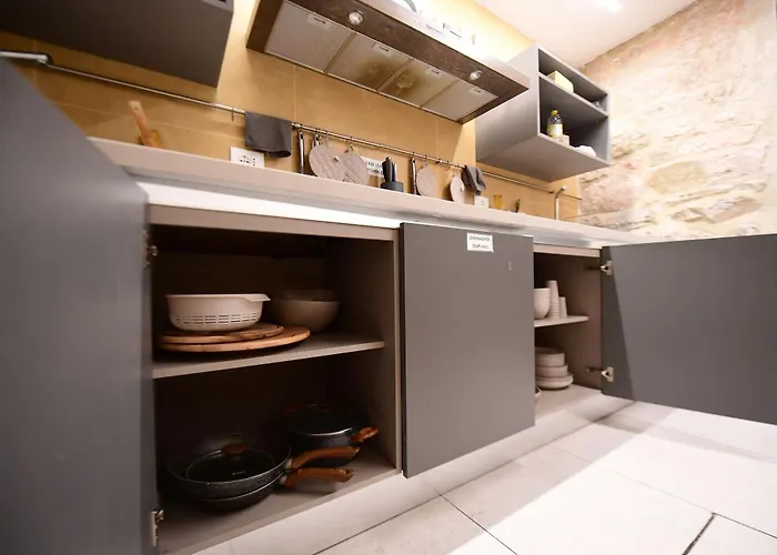 Ostello Little Italy Ex Chiesa S Donato *